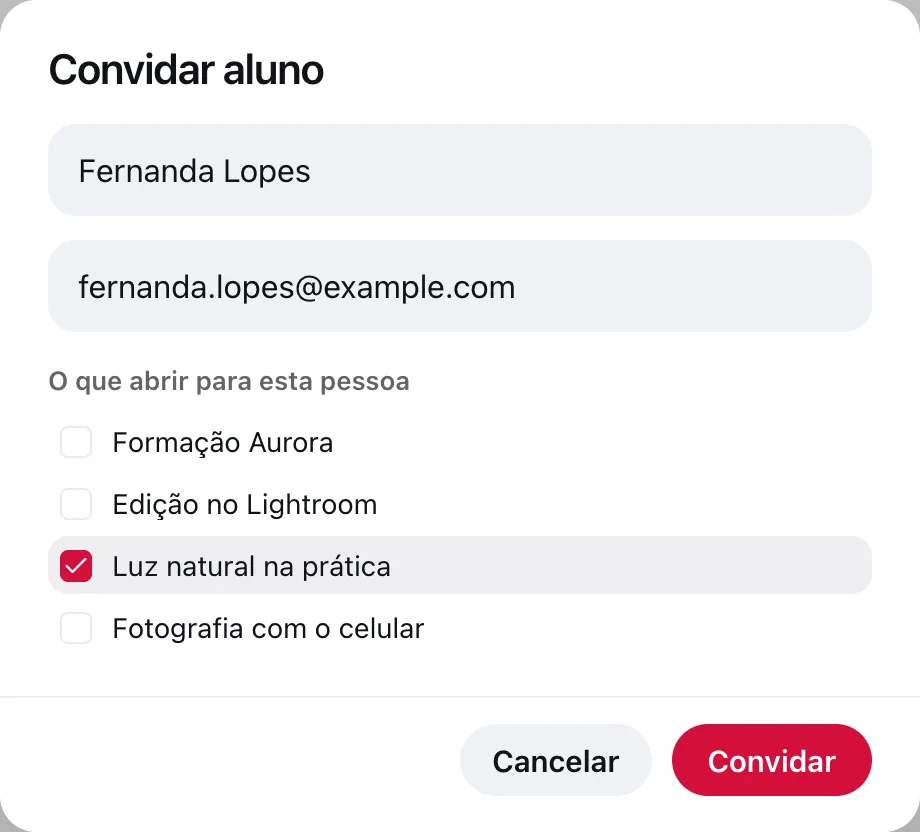 Diálogo Convidar aluno com nome, e-mail e o curso Luz natural na prática marcado