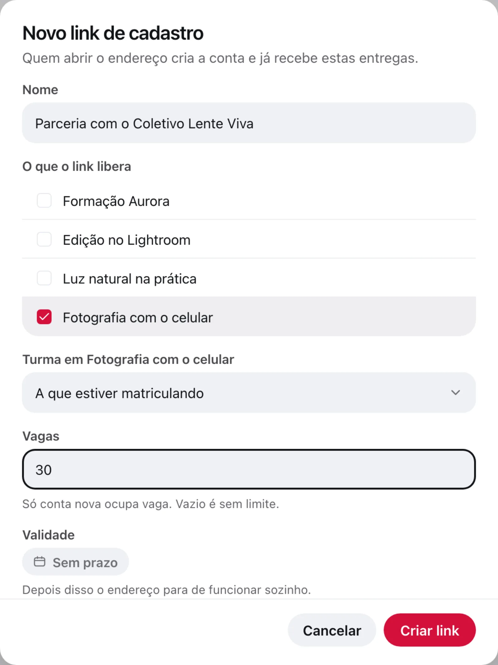 Diálogo Novo link de cadastro com o nome preenchido, o produto Fotografia com o celular marcado, a turma e 30 vagas