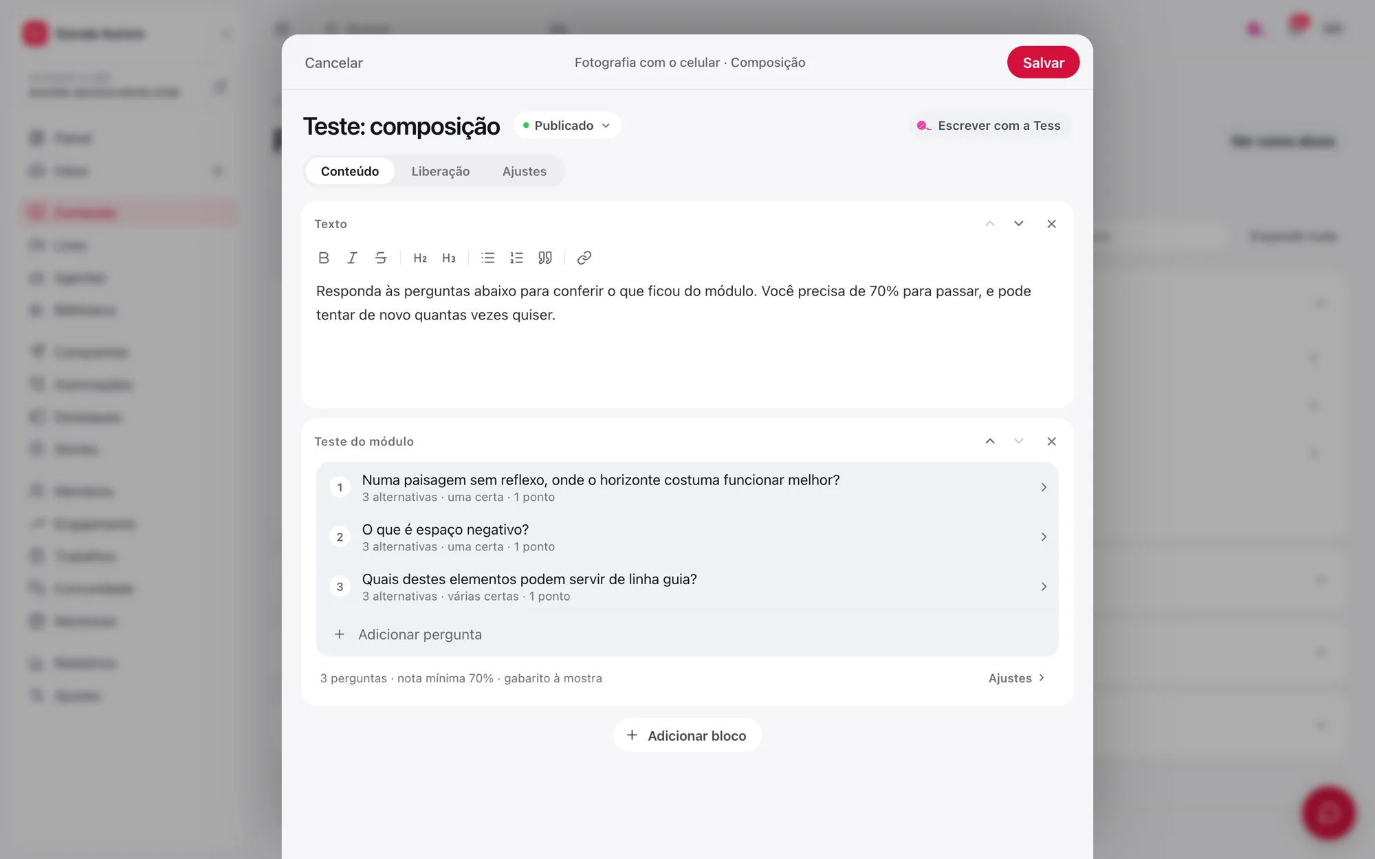 Editor da aula com o bloco Teste do módulo: três perguntas, Adicionar pergunta e a linha 3 perguntas · nota mínima 70% · gabarito à mostra, com Ajustes ao lado