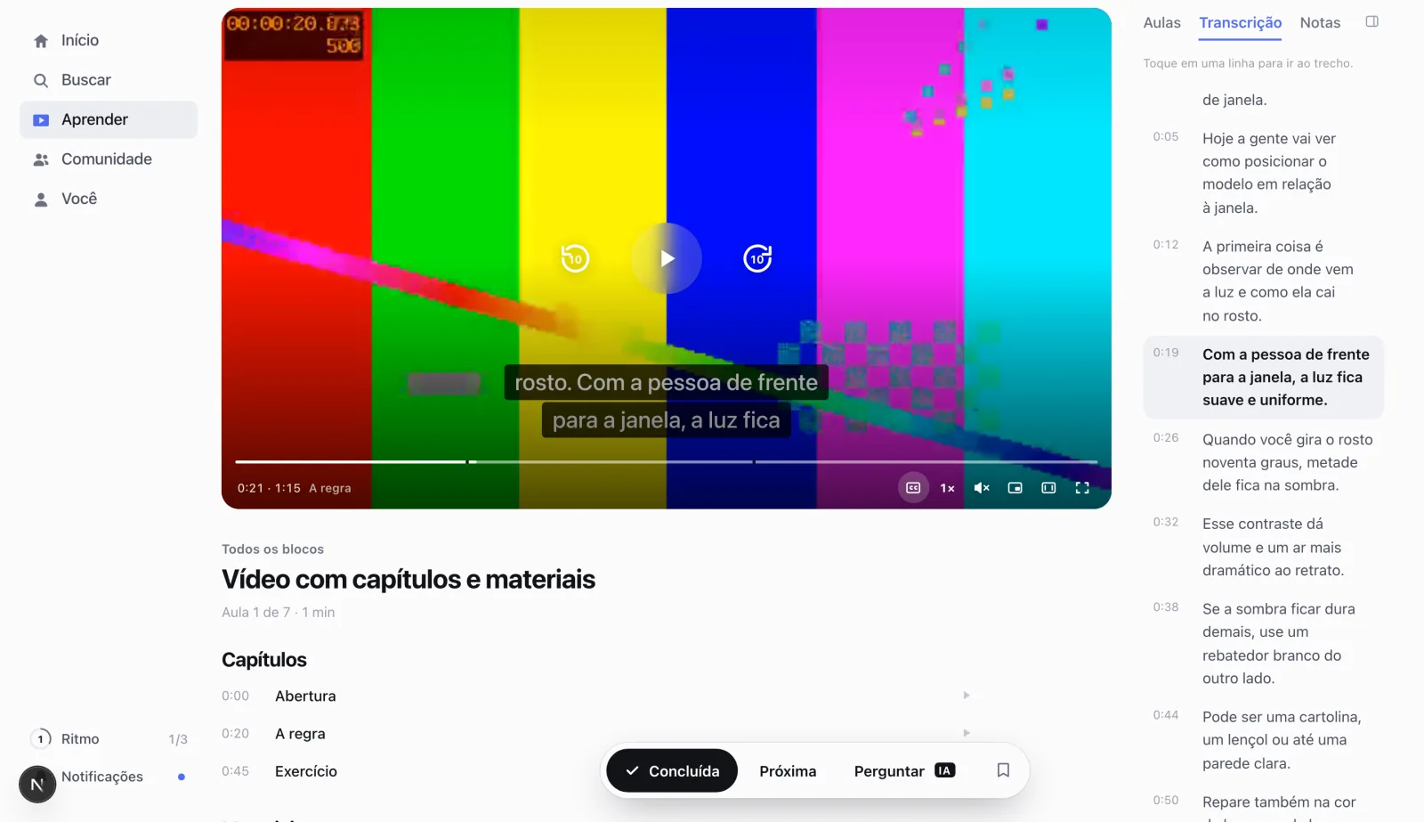 Aula na área do aluno com a aba Transcrição aberta na lateral e o trecho que está tocando em destaque