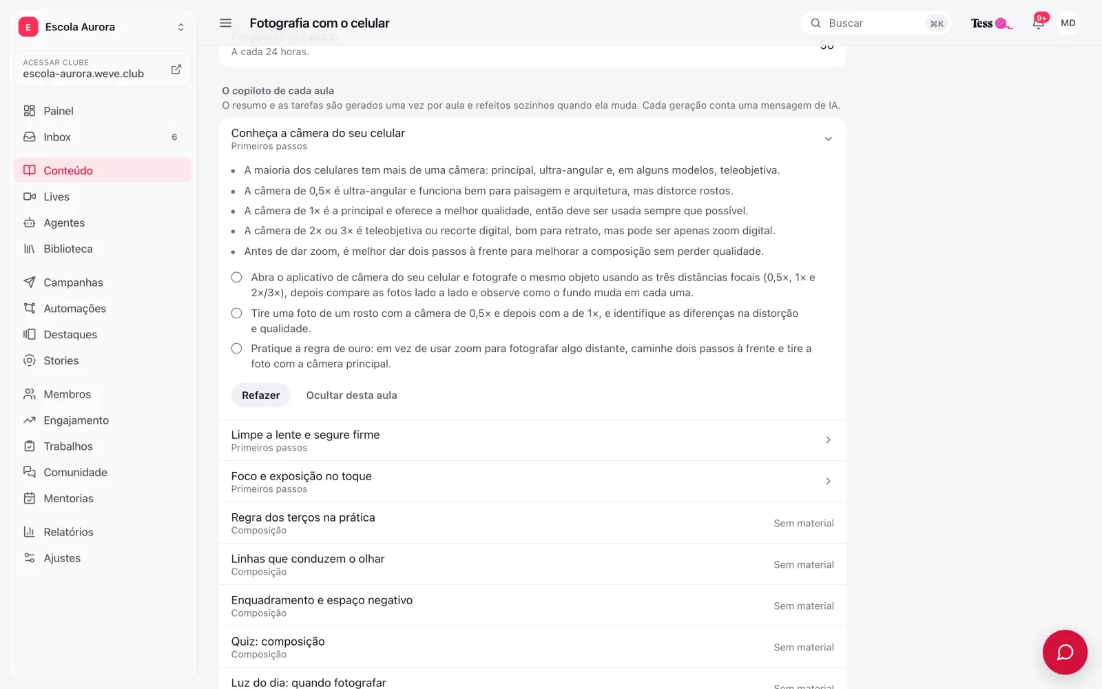 Lista O copiloto de cada aula com uma aula aberta, mostrando os pontos-chave, as tarefas e os botões Refazer e Ocultar desta aula