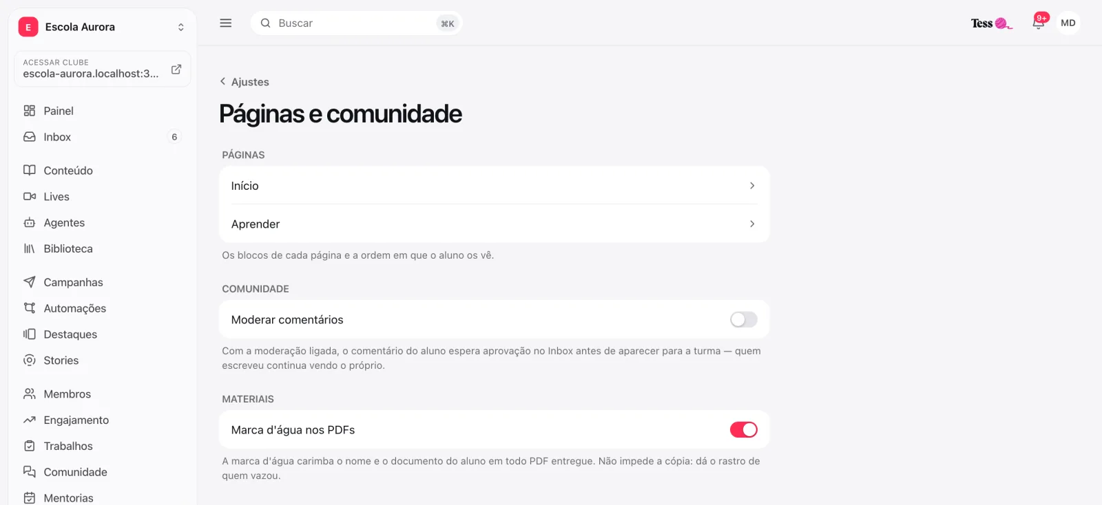 Ajustes, Páginas e comunidade, com a chave Marca d'água nos PDFs ligada na seção Materiais