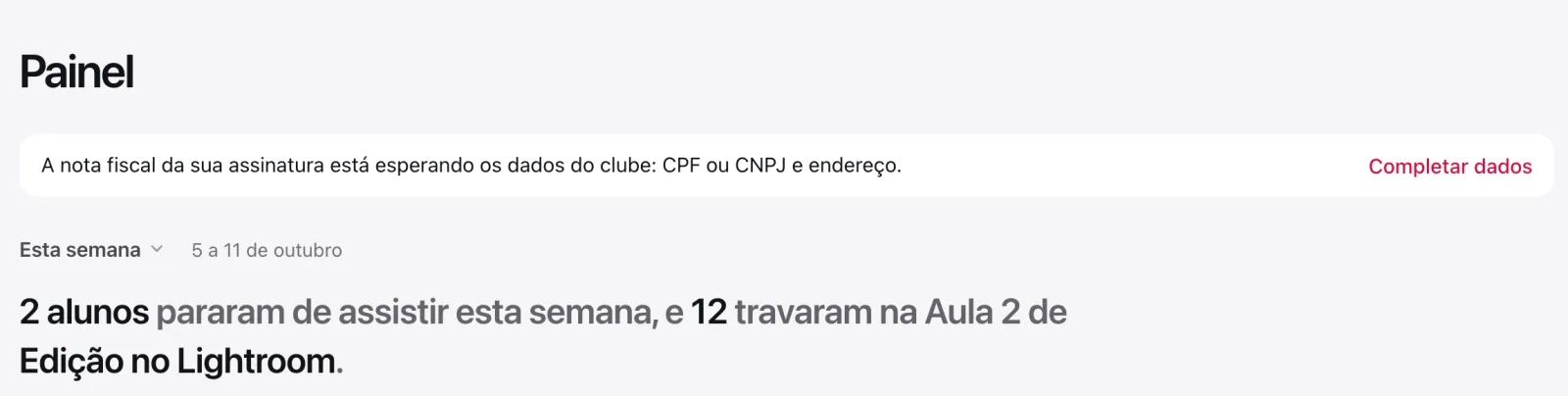 Aviso no topo do Painel dizendo que a nota fiscal da assinatura está esperando os dados do clube, com o link Completar dados