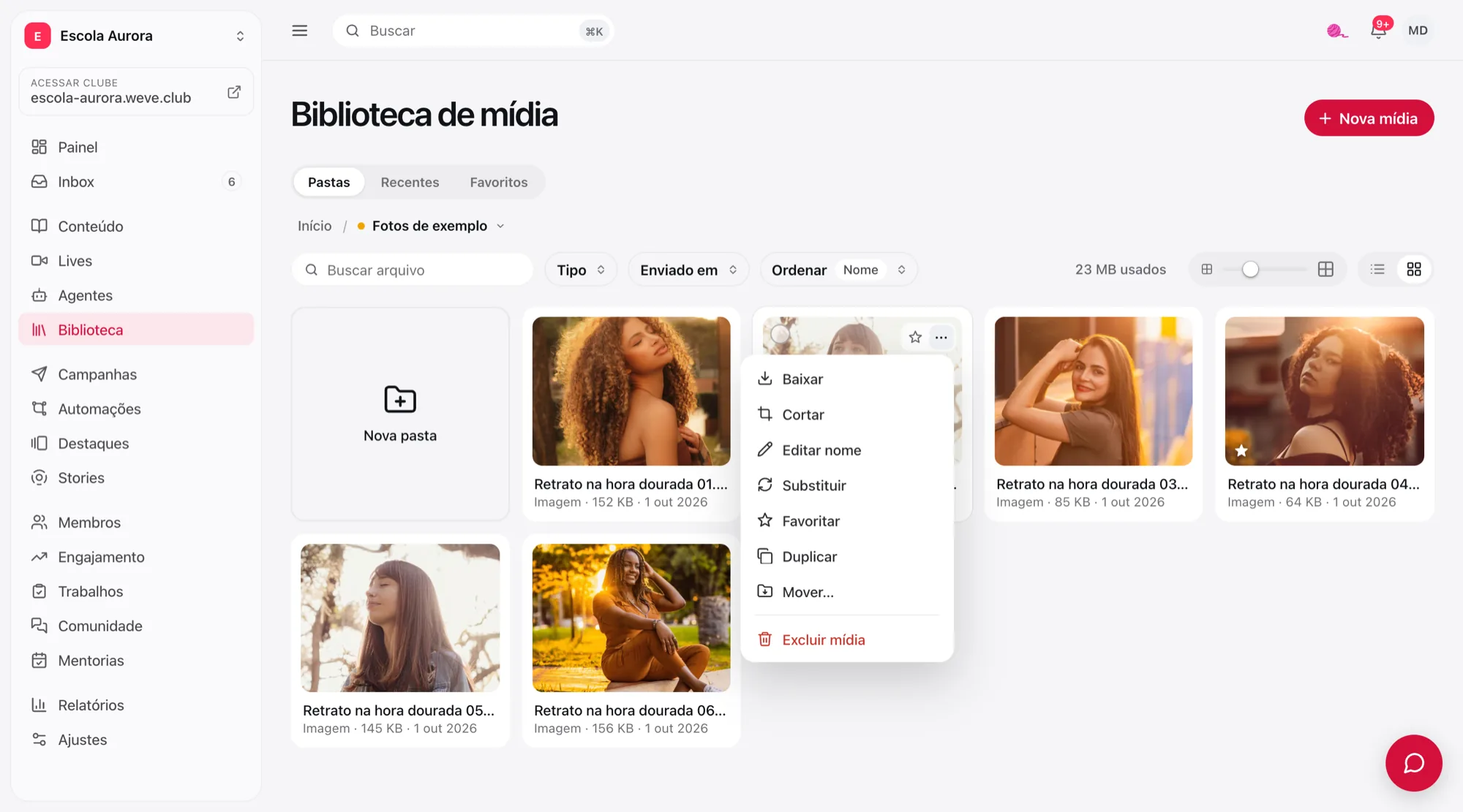 Menu de um arquivo com Baixar, Cortar, Editar nome, Substituir, Favoritar, Duplicar, Mover… e Excluir mídia