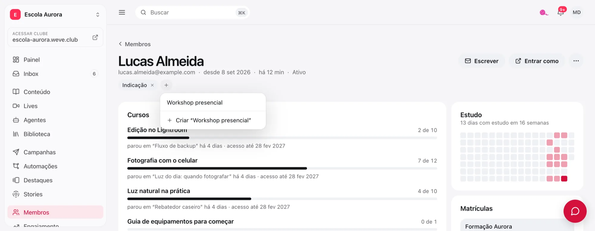 Página do aluno com a tag Indicação embaixo do nome e o seletor aberto para criar a tag Workshop presencial