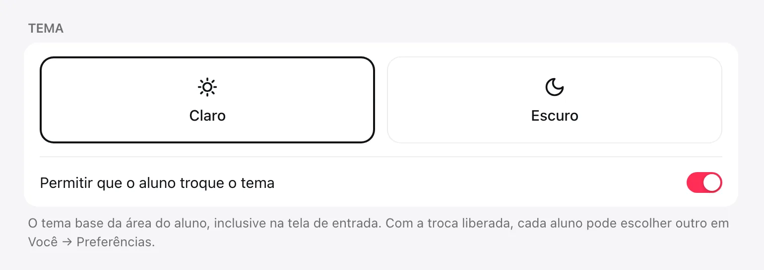 Seção Tema da tela Aparência com Claro selecionado e Permitir que o aluno troque o tema ligado