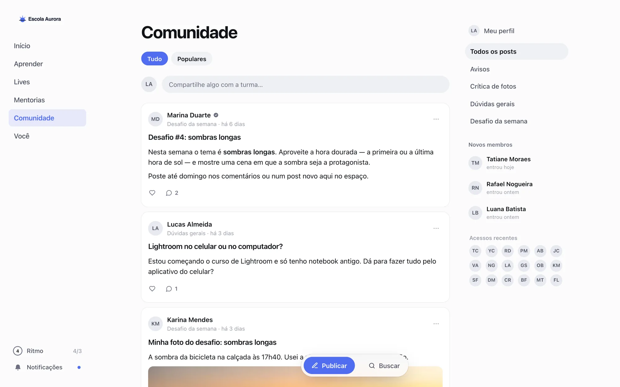 Comunidade na área do aluno, com o feed de posts e os espaços na lateral